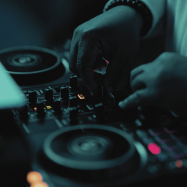 the-best-software-for-more-efficient-djing:-streamline-your-sets-and-simplify-your-setup