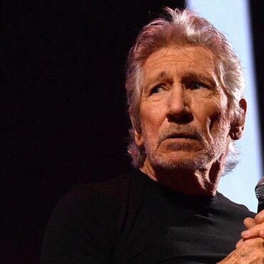 pink-floyd’s-roger-waters-dropped-by-bmg-over-israel-comments:-report