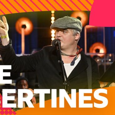 watch-the-libertines-cover-buddy-holly’s-“that’ll-be-the-day”-with-the-bbc-concert-orchestra