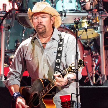 country-singer-toby-keith-dies-at-62