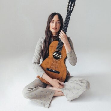 kacey-musgraves-announces-album,-shares-video-for-new-song-“deeper-well”:-watch