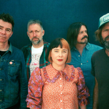 slowdive-on-“everything-is-alive,”-critical-reappraisal,-and-finding-a-new-younger-fan-base