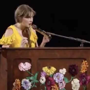 taylor-swift-plays-“you’re-losing-me”-live-for-the-first-time,-donates-$100k-to-family-of-radio-dj-killed-in-chiefs-parade-shooting