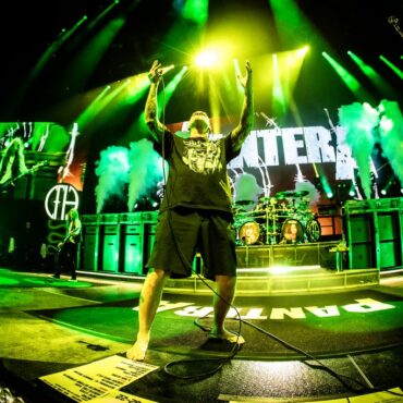 pantera-at-madison-square-garden,-new-york-city