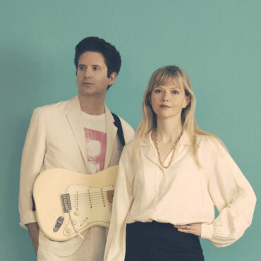 still-corners-share-new-song-“crystal-blue”