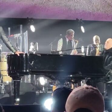 watch-billy-joel-&-sting-perform-their-songs-together-in-tampa