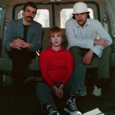 watch-paramore’s-new-“thick-skull”-video