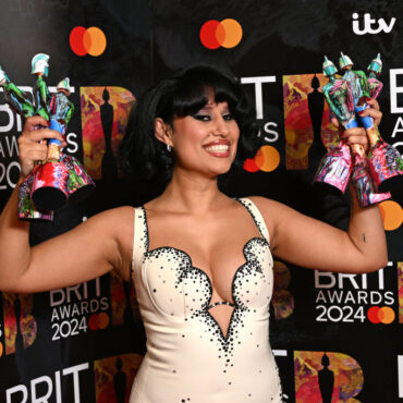 raye-breaks-brit-awards-record-with-most-wins-in-a-single-year