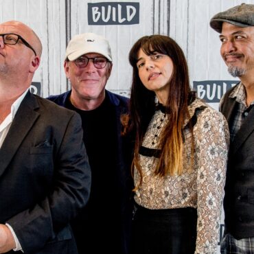 paz-lenchantin-departs-pixies-after-a-decade-in-the-band