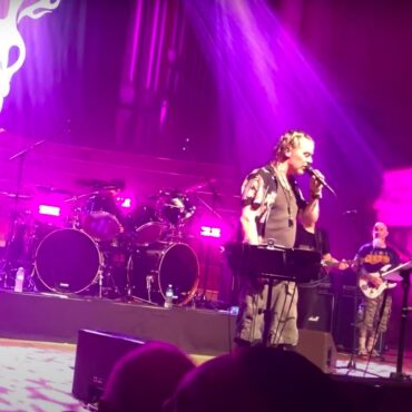 watch-mr.-bungle-cover-the-grease-song-“hopelessly-devoted-to-you”-in-auckland