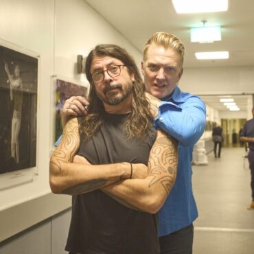 josh-homme-announces-sweet-stuff-benefit-feat-beck,-dave-grohl,-st.-vincent,-&-more