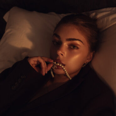 izabel-shares-soulful-new-single-from-new-ep-“trust”