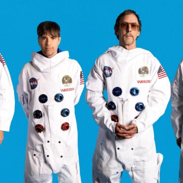 weezer-to-play-the-blue-album-in-full-on-30th-anniversary-tour