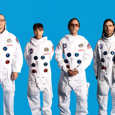 weezer-announce-blue-album-30th-anniversary-tour-with-the-flaming-lips-&-dinosaur-jr