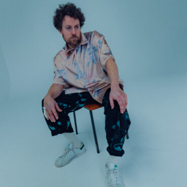 metronomy-share-video-for-new-song-“nice-town”-(feat.-pan-amsterdam)-+-two-remixes