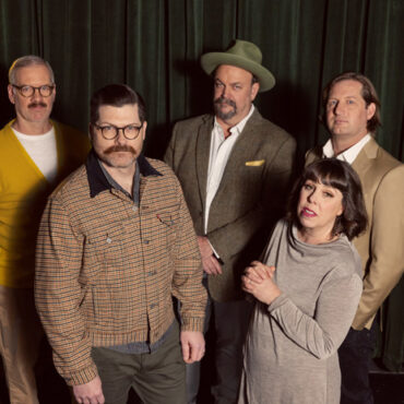 the-decemberists-announce-new-album,-share-19-minute-new-song-“joan-in-the-garden”