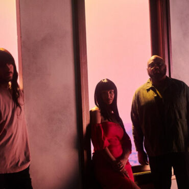 khruangbin-share-new-song-“pon-pon”