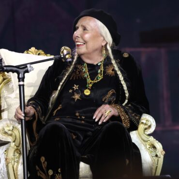 joni-mitchell-returns-music-to-spotify-after-two-year-protest