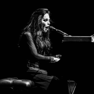 diamanda-galas-announces-new-live-album,-shares-cover-of-“a-soul-that’s-been-abused”:-listen