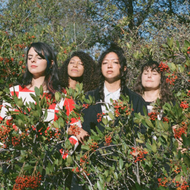 la-luz-share-new-song-“poppies”