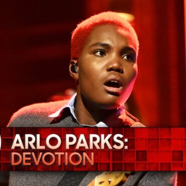 watch-arlo-parks-perform-“devotion”-on-the-tonight-show