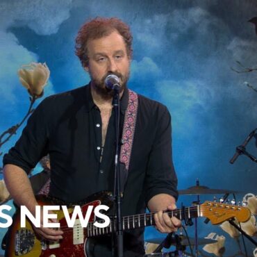 watch-phosphorescent-perform-revelator-songs-on-cbs-saturday-sessions