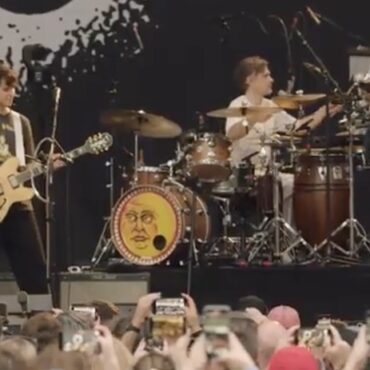 watch-vampire-weekend-perform-with-phoenix-and-chromeo-singers-at-austin-eclipse-show