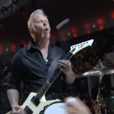 watch-official-video-of-metallica-covering-elton-john-at-gershwin-prize-tribute