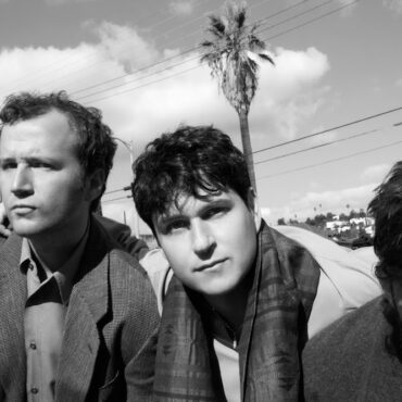 livestream-vampire-weekend’s-solar-eclipse-album-release-show