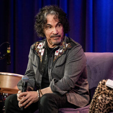 john-oates-says-hall-&-oates-are-done:-“i’ve-moved-on”