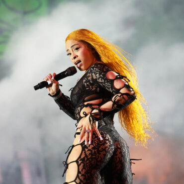 watch-ice-spice-debut-a-new-song-at-coachella