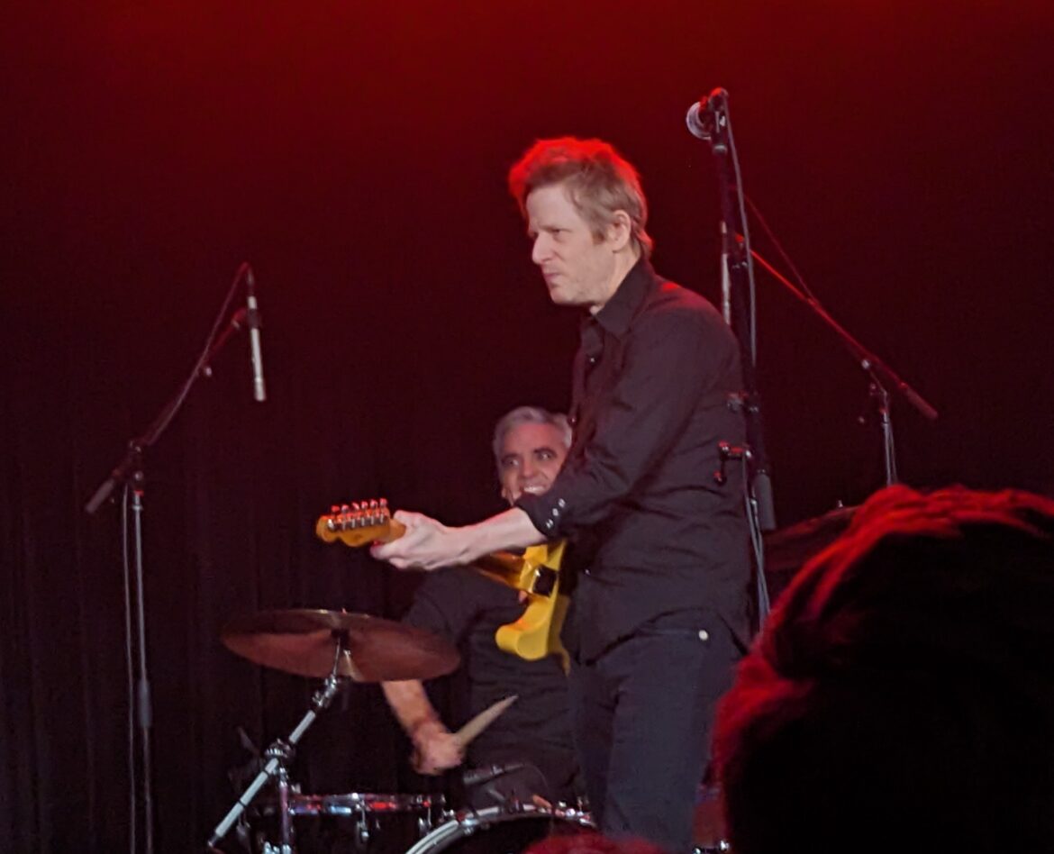 behind-the-scenes-of-spoon’s-telephono-era-reunion-set-in-austin