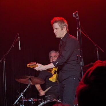 behind-the-scenes-of-spoon’s-telephono-era-reunion-set-in-austin