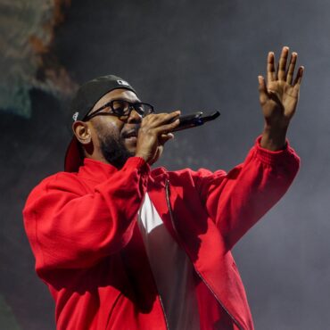 kendrick-lamar-doesn’t-wait-for-drake-response,-drops-another-new-diss-song-“not-like-us”:-listen