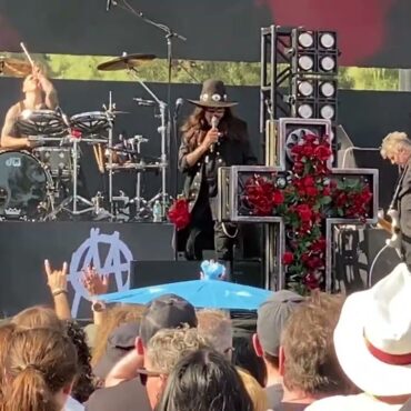 watch-ministry-perform-songs-they-haven’t-done-since-the-‘80s-at-cruel-world-festival