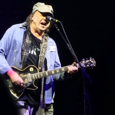 live-review:-neil-young-&-crazy-horse,-camden,-nj,-may-12,-2024