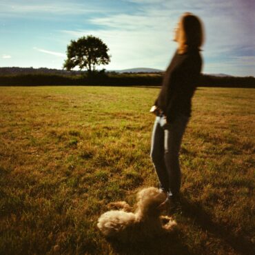 portishead’s-beth-gibbons-shares-video-for-new-song-“lost-changes”:-watch