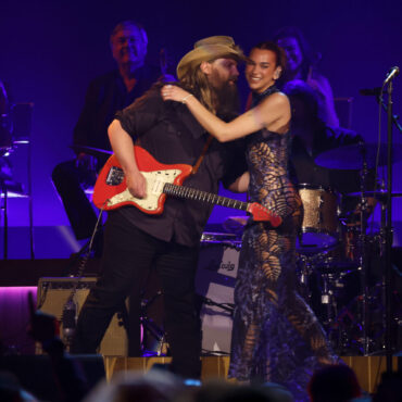 watch-dua-lipa-&-chris-stapleton-debut-surprise-duet-at-acm-awards