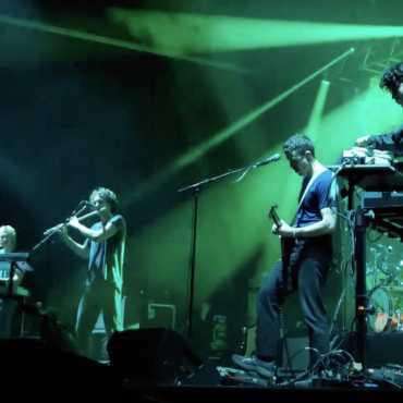 watch-king-gizzard-&-the-lizard-wizard-debut-new-song-“sad-pilot”-in-germany