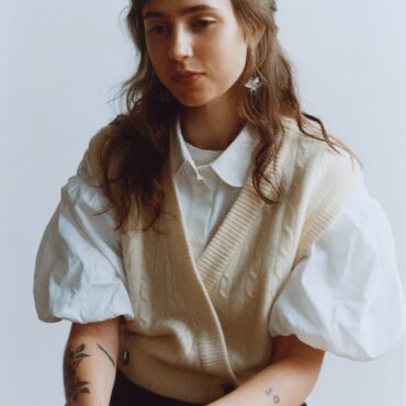 clairo-announces-new-album-charm,-shares-new-song-“sexy-to-someone”:-listen