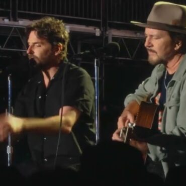 watch-eddie-vedder-&-bradley-cooper-perform-jason-isbell’s-a-star-is-born-song-“maybe-it’s-time”-at-bottlerock