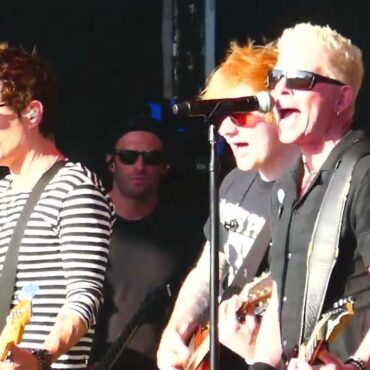 watch-ed-sheeran-join-the-offspring-at-bottlerock