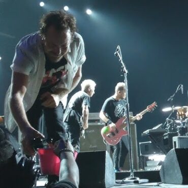 eddie-vedder-hints-at-end-of-pearl-jam