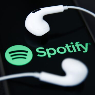 spotify-to-brick-its-own-“car-thing”-device,-won’t-offer-refunds