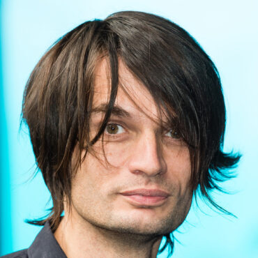 radiohead’s-jonny-greenwood-performs-in-tel-aviv,-reportedly-attends-protest-against-israeli-government