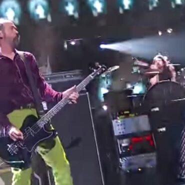 nirvana-member-goes-to-pearl-jam-concert