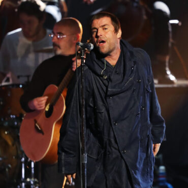 watch-liam-gallagher-sing-definitely-maybe-deep-cuts-&-b-sides-for-the-first-time-in-decades