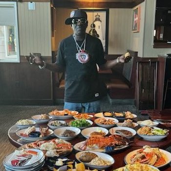 after-rescuing-us-women’s-water-polo,-flavor-flav-is-trying-to-save-red-lobster