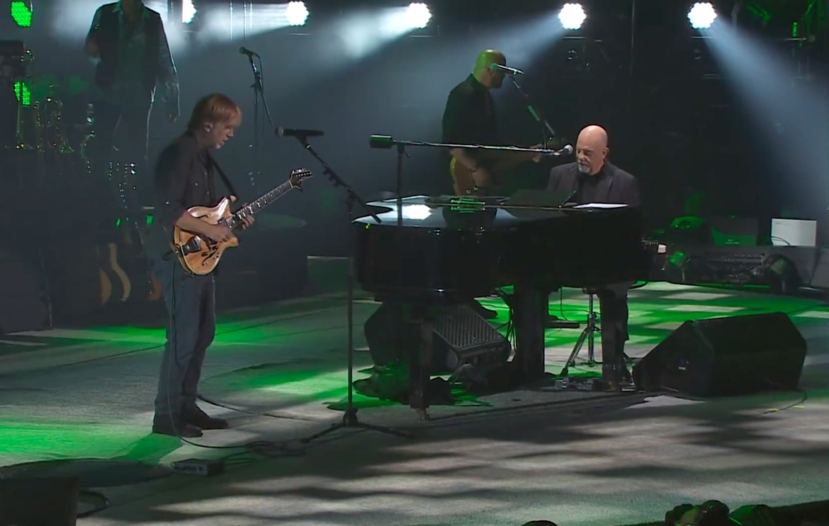 watch-trey-anastasio-join-billy-joel-for-“sleeping-with-the-television-on”-&-“you-may-be-right”-at-msg