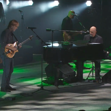 watch-trey-anastasio-join-billy-joel-for-“sleeping-with-the-television-on”-&-“you-may-be-right”-at-msg